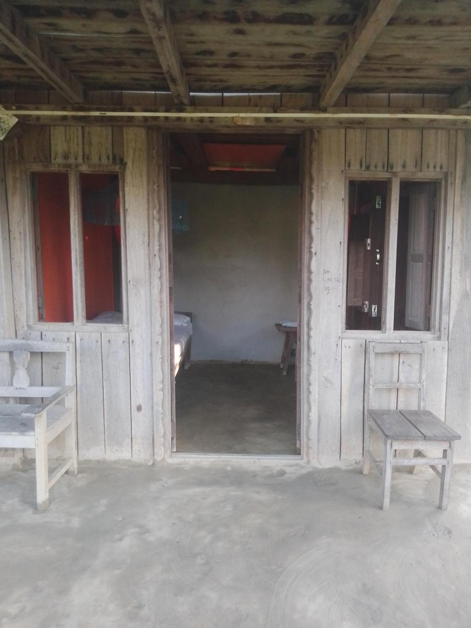 Shanta Ghar A Rustic Guesthouse チトワン エクステリア 写真