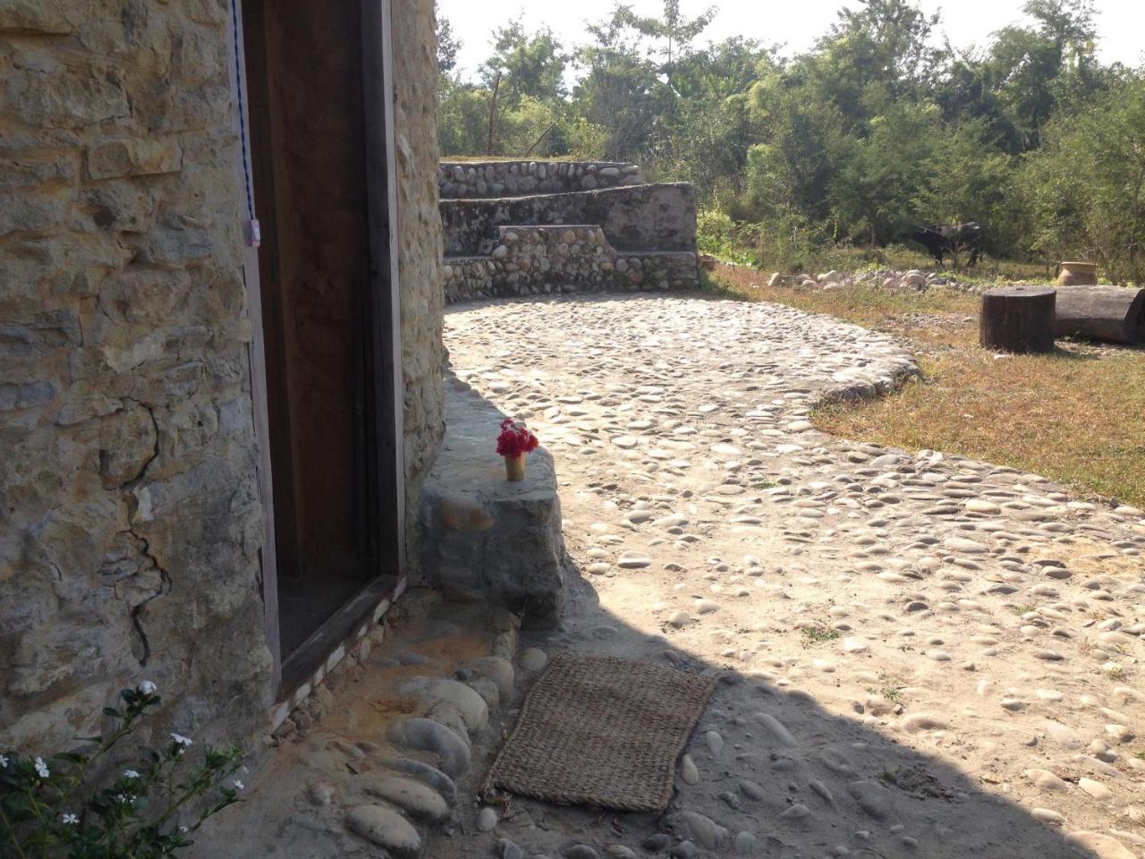 Shanta Ghar A Rustic Guesthouse チトワン エクステリア 写真